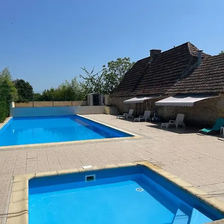 Joli Mobil-home Climatise Et Entierement Equipe Dont Les Draps Mais Sans Wifi, Pour 4 Adultes Au Maximum Avec Possibilite De 2 Enfants En Plus Avec Supplements Mais Piscine Et Restaurant Non Garantis A Compter De Septembre キャンプ場 *