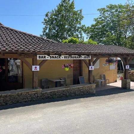 Kemping Joli Mobil-home Climatise Et Entierement Equipe Dont Les Draps Mais Sans Wifi, Pour 4 Adultes Au Maximum Avec Possibilite De 2 Enfants En Plus Avec Supplements Mais Piscine Et Restaurant Non Garantis A Compter De Septembre Sarlat-la-Canéda