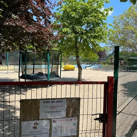 Joli Mobil-home Climatise Et Entierement Equipe Dont Les Draps Mais Sans Wifi, Pour 4 Adultes Au Maximum Avec Possibilite De 2 Enfants En Plus Avec Supplements Mais Piscine Et Restaurant Non Garantis A Compter De Septembre *
